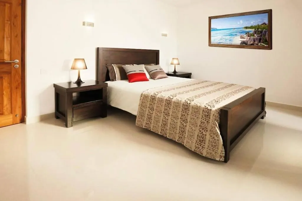 Triplex Villa & Private Pool - Cliffhanger Villas Misere