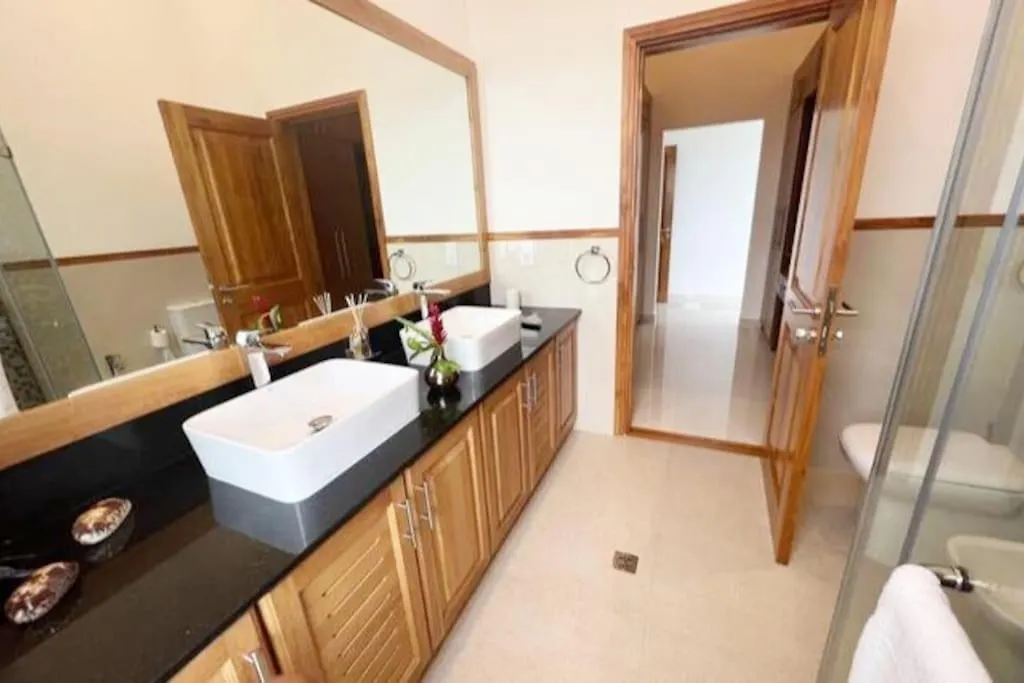 Triplex Villa & Private Pool - Cliffhanger Villas Misere 0*,